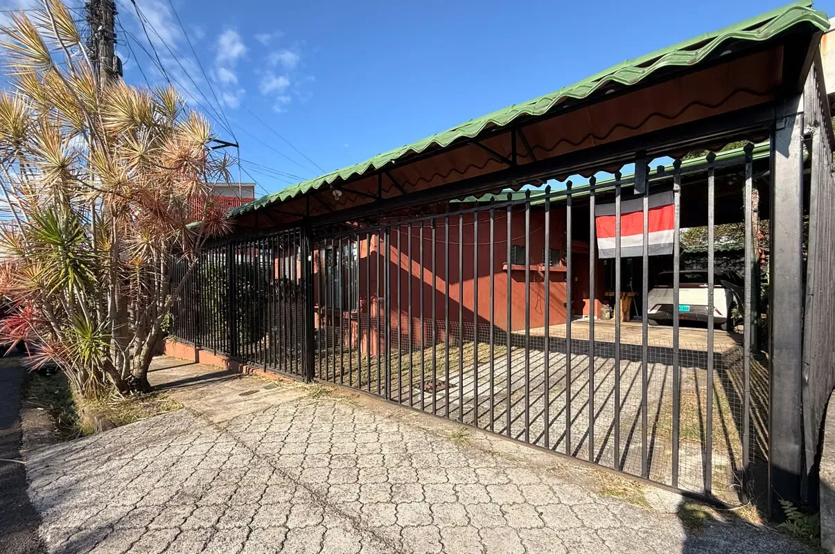 House for Sale in Mercedes Sur, Heredia — Real Space, Location, and Presence