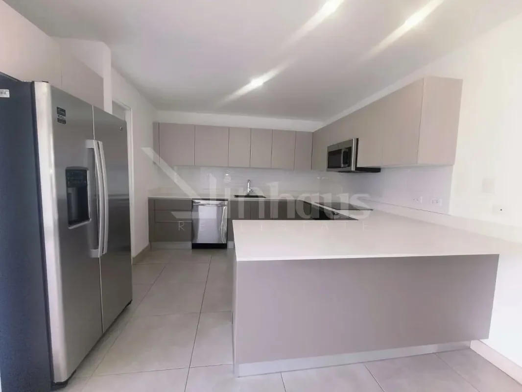 Hermosa casa nueva en alquiler ubicada en Condominio 310, en Guachipelín Norte,