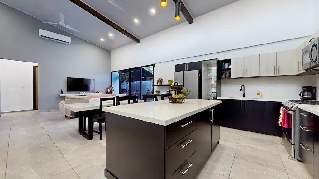 FOR SALE 3 BEDROOM HOME WITH POOL NEAR UVITA BEACH, photo 16
