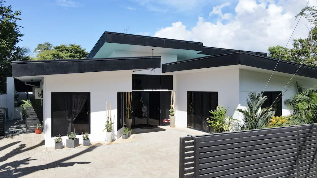 FOR SALE 3 BEDROOM HOME WITH POOL NEAR UVITA BEACH, photo 4