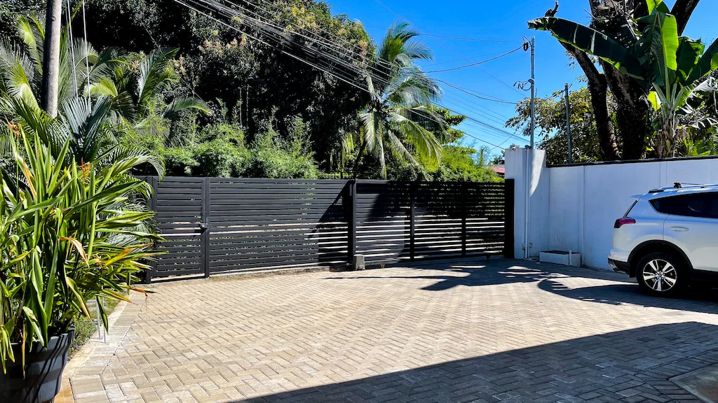 FOR SALE 3 BEDROOM HOME WITH POOL NEAR UVITA BEACH, photo 6