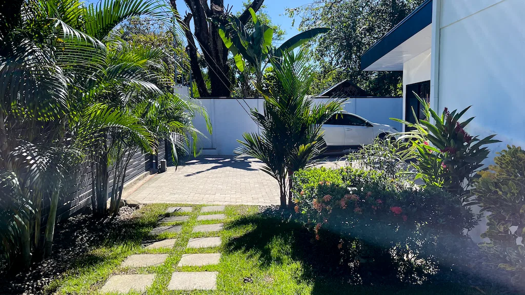 FOR SALE 3 BEDROOM HOME WITH POOL NEAR UVITA BEACH, photo 8