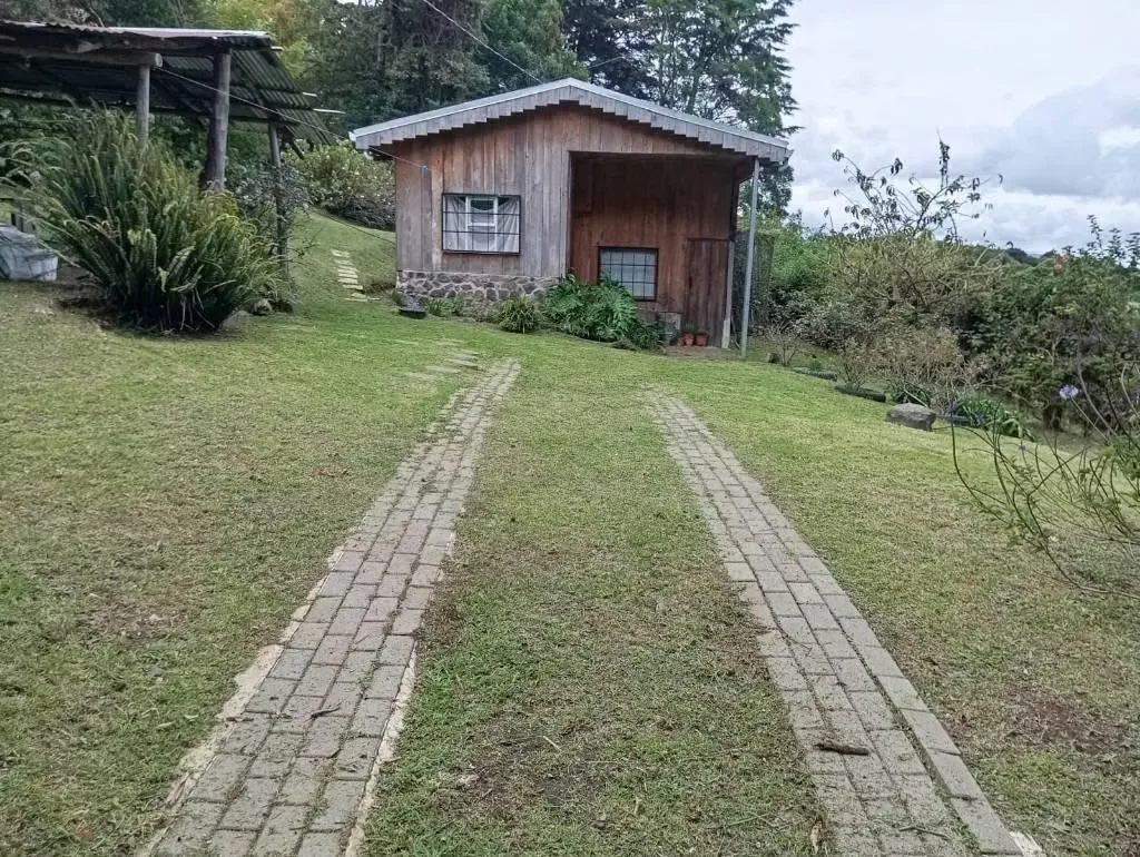 If you are looking for a quiet place surrounded by nature it may be your ideal opportunity for teleworking one or two people without children, preferably a quiet and very comfortable ...