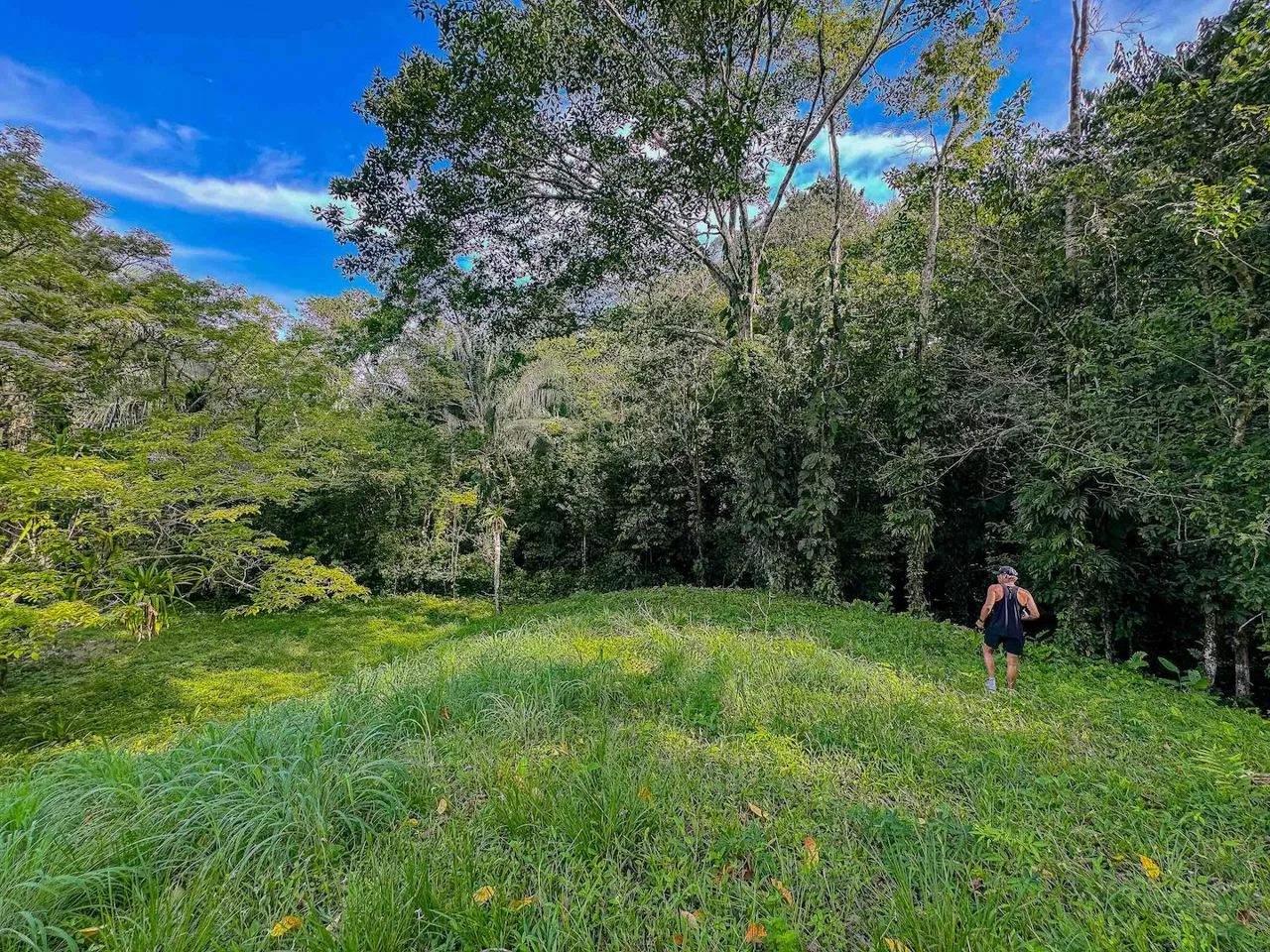 BUILDING PROPERTY WITH A BEAUTIFUL CREEK PASS IN THE MIDDLE OF THE PROPERTY, IN LOURDES QUEPOS – 2.8 ACRES