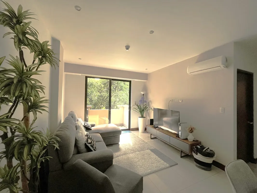 The apartment is tastefully furnished. Prized location for the apartment spaces and for being in the corner with view to gardens. 118 m2 including 2 parking spaces and 86m2. This condo ...