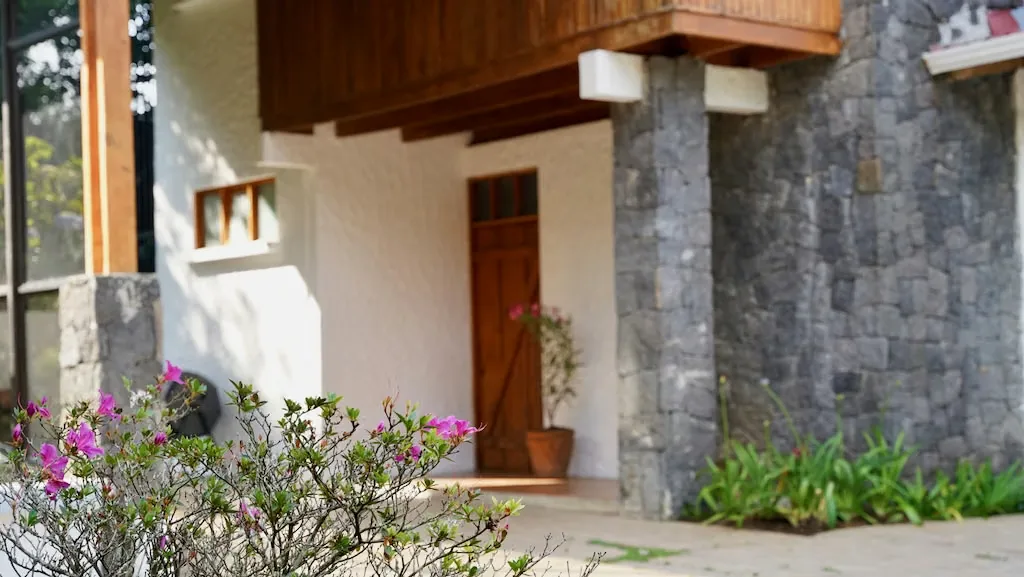 Our mountain chalet offers a dreamy family retreat. Follow a beautiful pine tree-lined road to discover a 4-bedroom, 3-bath chalet spanning 2,486 sq ft across 2 floors. Enjoy a living ..., photo 3