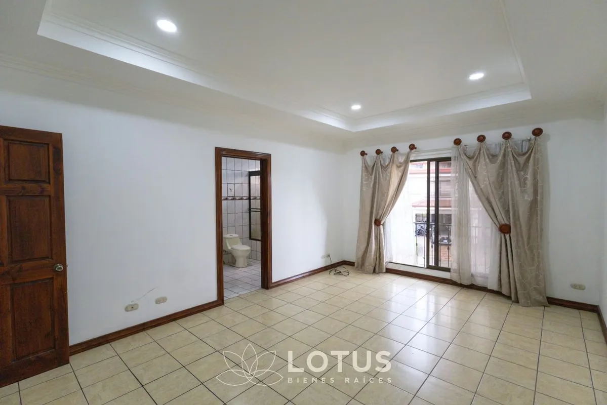 Casa en Venta en Condominio Lomas de Granadilla, Curridabat — 4 hab., Cód. AJ070, photo 2