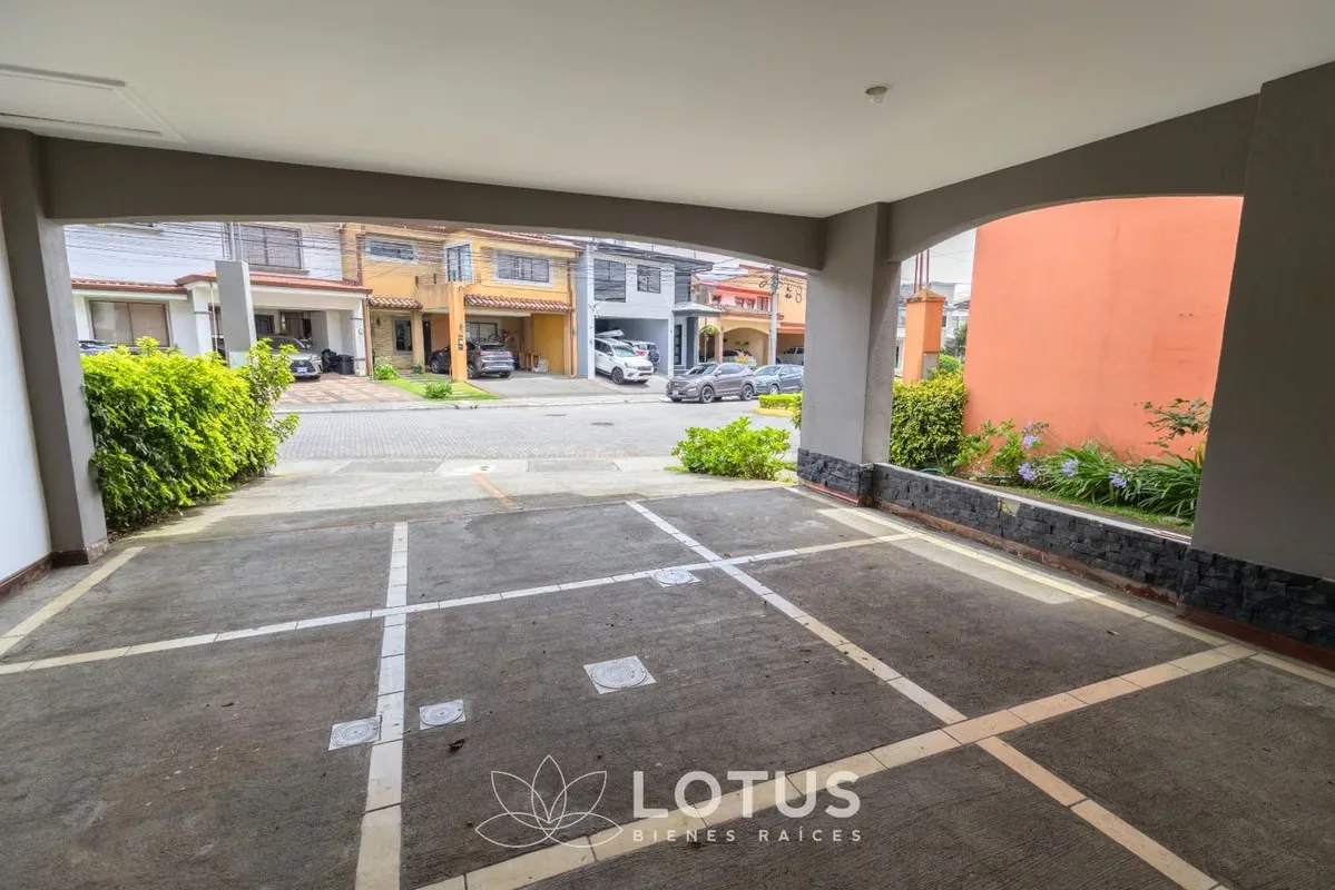 Casa en Venta en Condominio Lomas de Granadilla, Curridabat — 4 hab., Cód. AJ070, photo 4