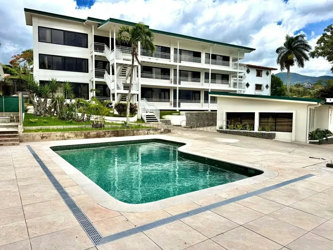 If you are looking for a place where tranquility and comfort are found, this apartment is for you. A new, modern and open design, designed for a practical and functional lifestyle, with ...