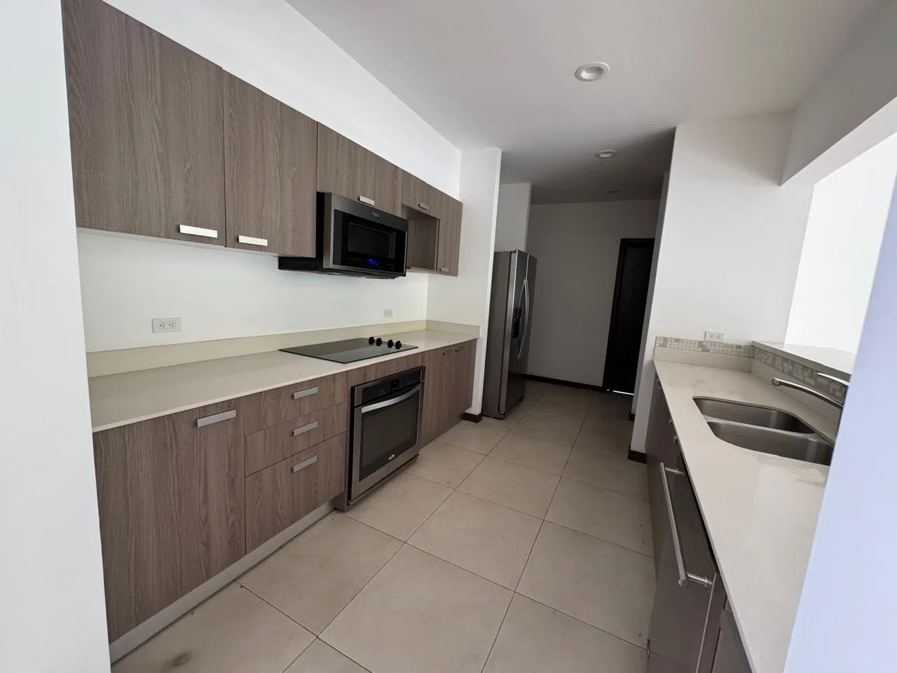 Oportunidad!! casa separada en Condominio en Bello Horizonte de Escazú con 3 habitaciones y cochera para 4 vehículos.