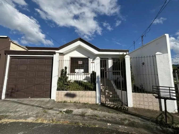 Casa independiente de una planta en residencial Monserrat en Concepcion De Tres Rios