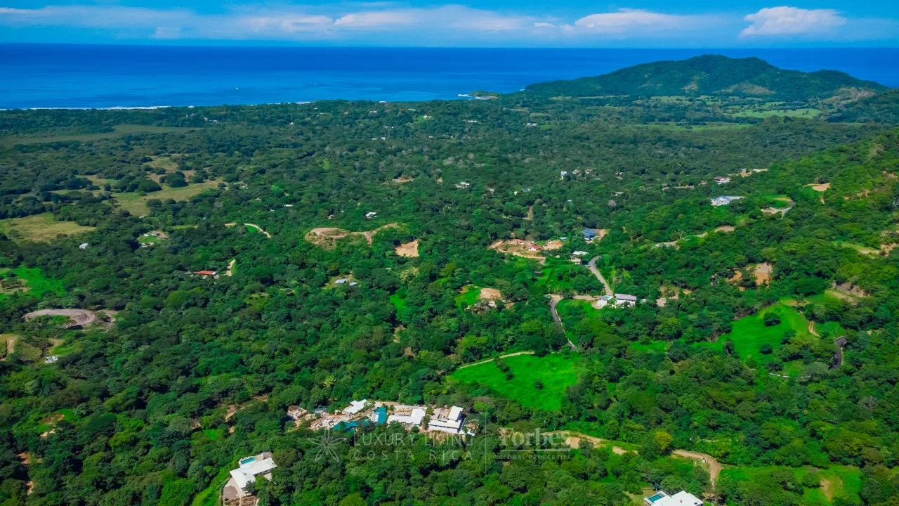 20591N - Hermosa casa nueva con impresionantes vistas al océano