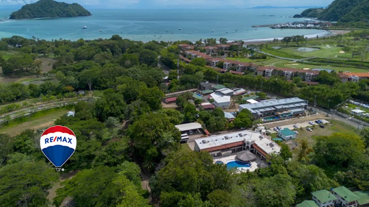 20 Room Private Resort | Across from Los Suenos | Walk to the Beach, photo 4