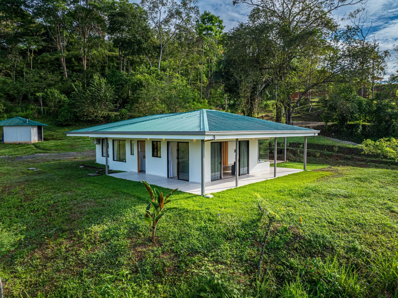 VIENTO LINDO MOUNTAIN PROPERTY  WITH MODERN FINISHES AND LARGE LAND WITH BEAUTIFUL VIEWS, IN TRES PIEDRAS – 5 ACRES