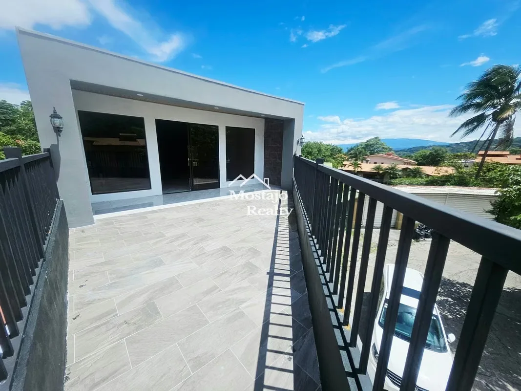 Detached House for Sale with a View, Residential Development in Santa Ana