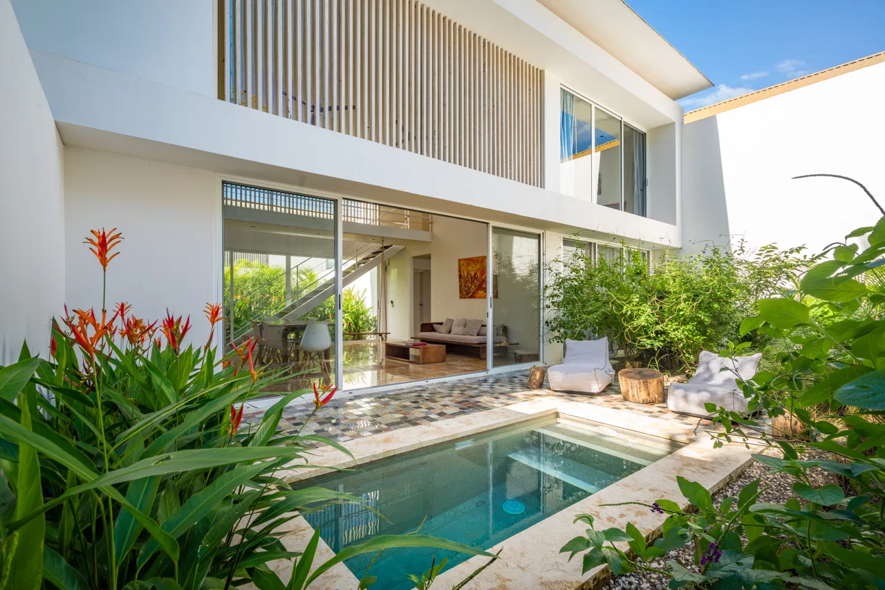 Condo Casa Con Patio #2, 3 Bedroom Condo Steps to the beach!