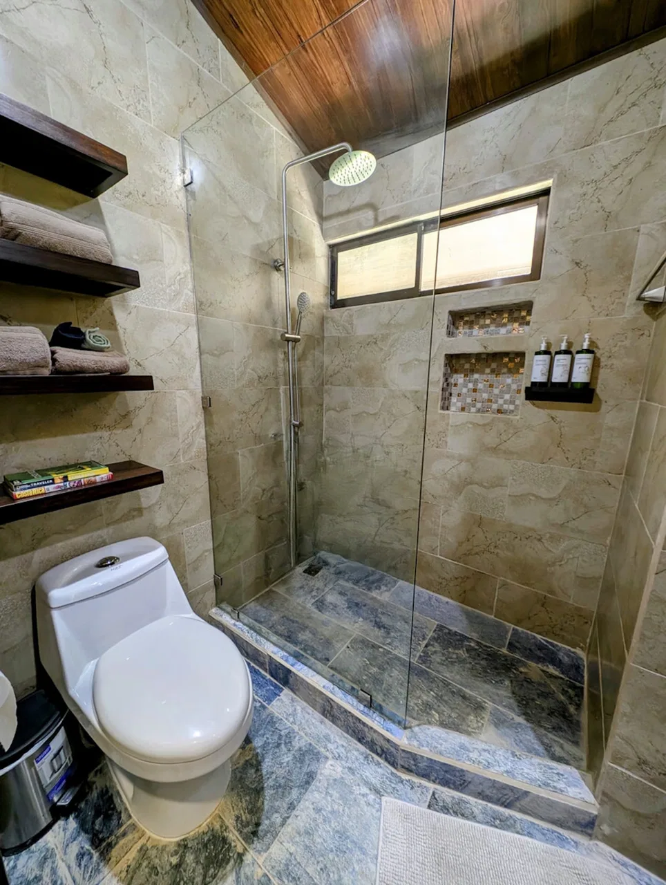 COMMERCIAL PROPERTY WITH SIX BEDROOMS NEAR EVERYTHING, IN DOMINICAL – 0.23 ACRES, photo 15