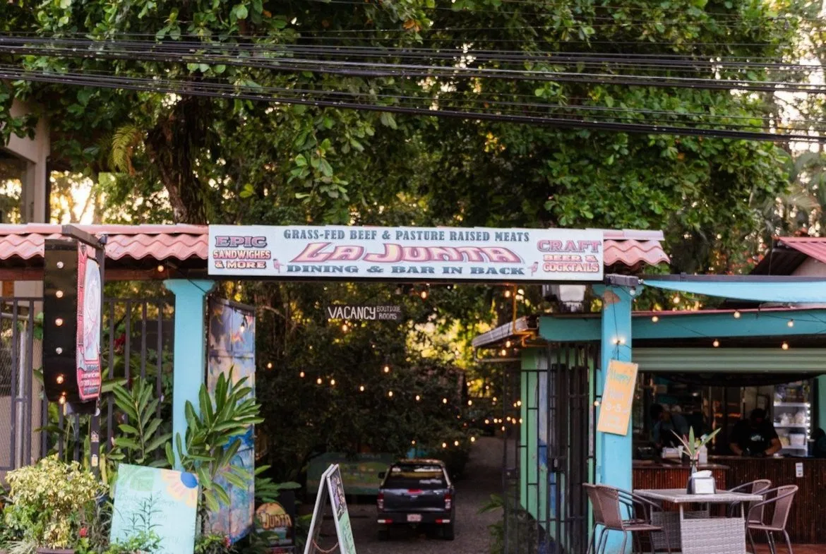 COMMERCIAL PROPERTY WITH SIX BEDROOMS NEAR EVERYTHING, IN DOMINICAL – 0.23 ACRES, photo 4