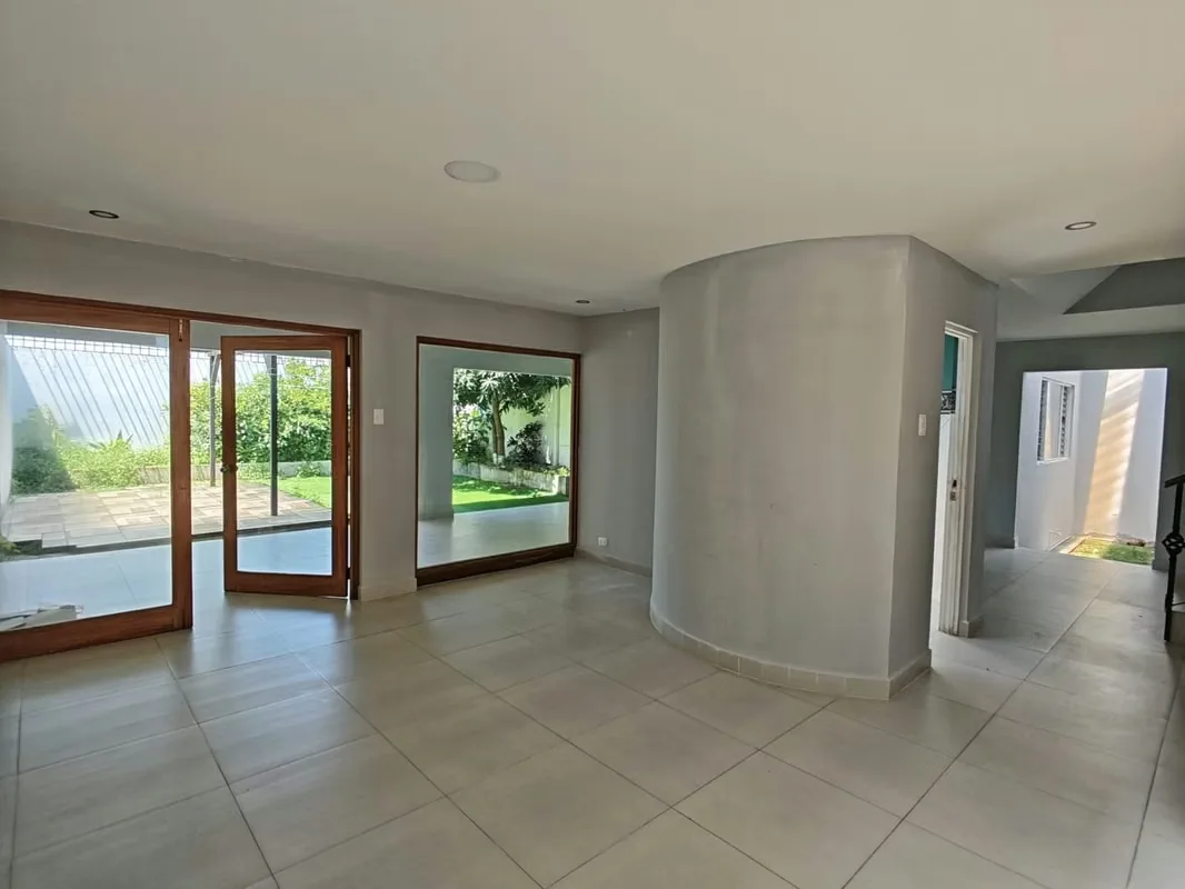 Alquiler de Casa independiente| 3 habitaciones | Oficina privada | Terraza y parqueo para 3 vehículos.