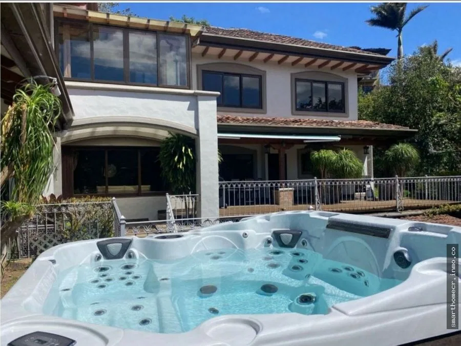 CASA NEOCOLONIAL LA CAVA EN VENTA / ALQUILER EN VILLA REAL