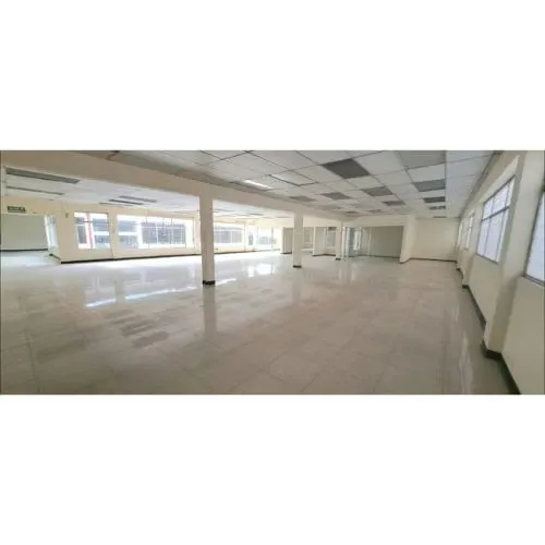 DESCRIPTION DETALLADA: office located on the third level, in a three-level building, with porcelain floor, ...