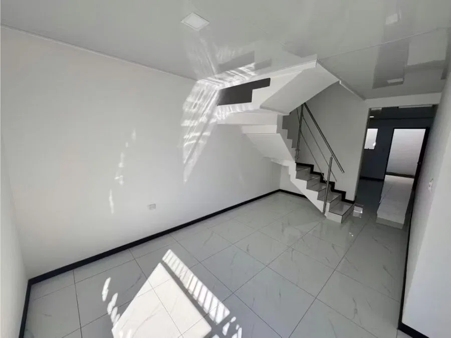 SE VENDE HERMOSA CASA ESQUINERA NUEVA en San Juan de Tibás Uso Mixto, photo 2