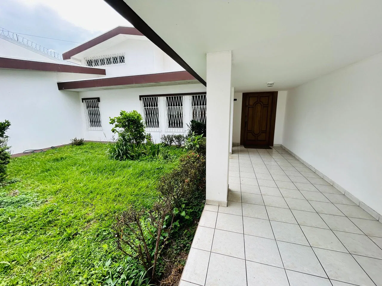 VENTA O RENTA DE CASA UNA SOLA PLANTA EN LA URUCA