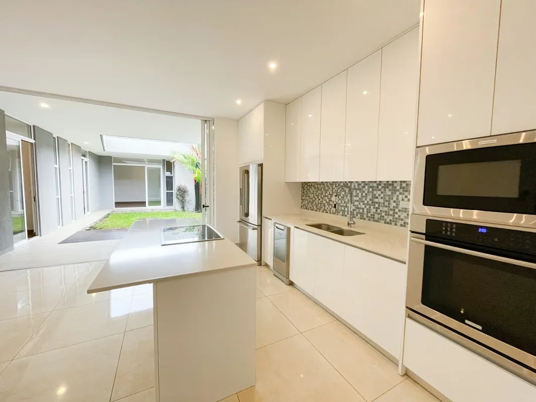 Modern house for sale in condominium in Santa Ana