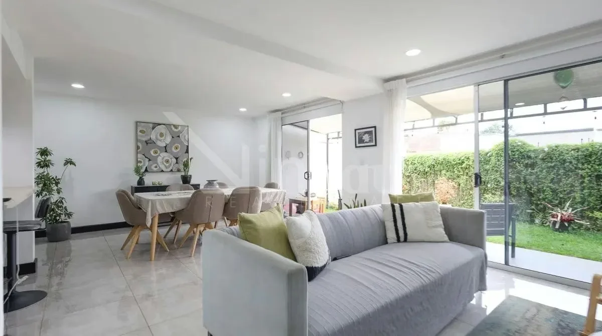 Descubra esta hermosa townhouse en venta, una propiedad excepcional ubicada en una prestigiosa zona de Granadilla, Curridabat, San José. Este hogar de 230 m² de construcción sobre un ..., photo 4
