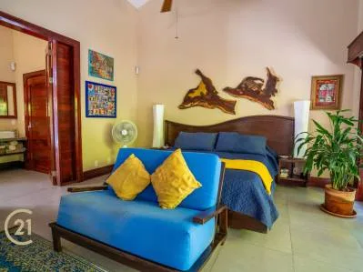 Refugio Costero Titulado en Manzanillo – A 300m de Playa Grande, con Piscina, Sistema Solar, photo 10