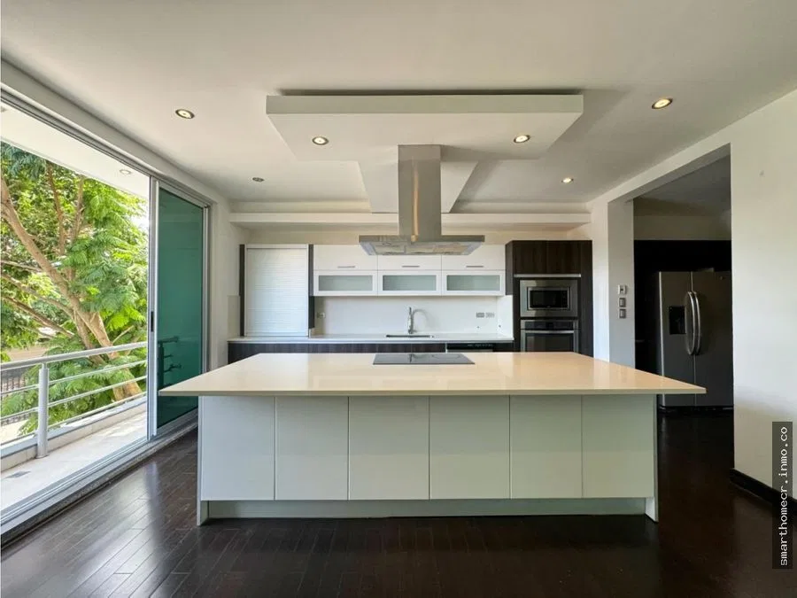 SE VENDE / ALQUILA CASA MODERNA EN ESCAZU