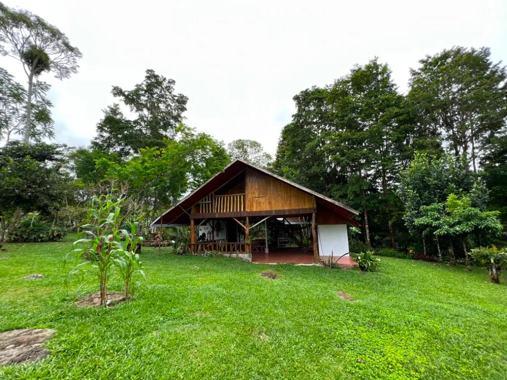 VENTA DE QUINTA DE 5.000 M2 CON ACCESO AL RIO PEÑAS BLANCAS Y RANCHO EN SANTA ELENA, PEREZ ZELEDON - Venta en Pérez Zeledón