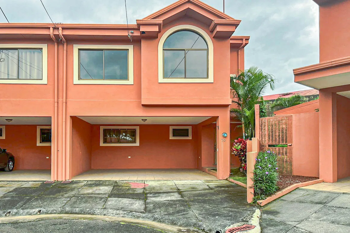 Casa en Condominio Avicennia Heredia