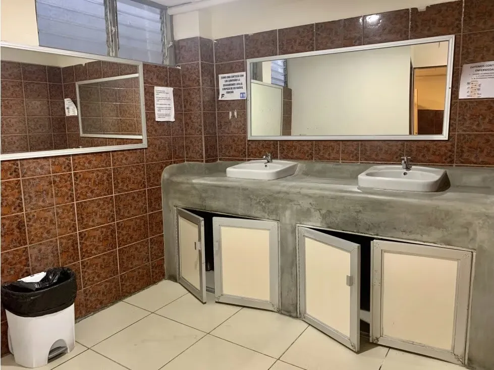 Alquiler de segundo piso de edificio comercial con excelente ubicación y exposición en la zona de Curridabat, en las cercanías de la estación de tren, paradas de buses, bancos, ..., photo 11