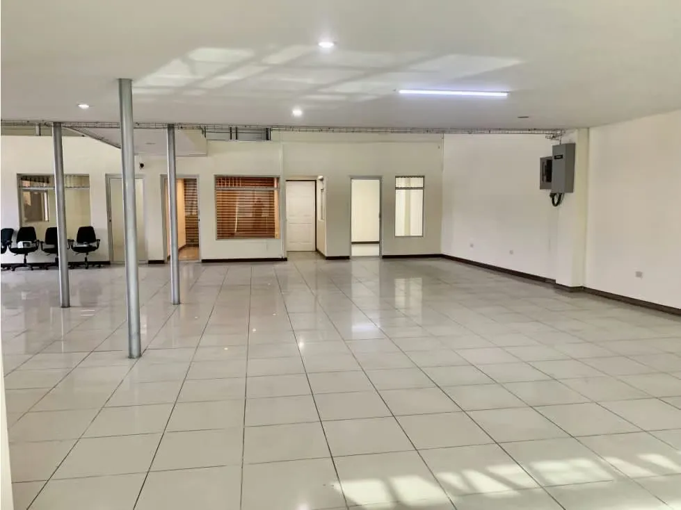 Alquiler de segundo piso de edificio comercial con excelente ubicación y exposición en la zona de Curridabat, en las cercanías de la estación de tren, paradas de buses, bancos, ..., photo 5