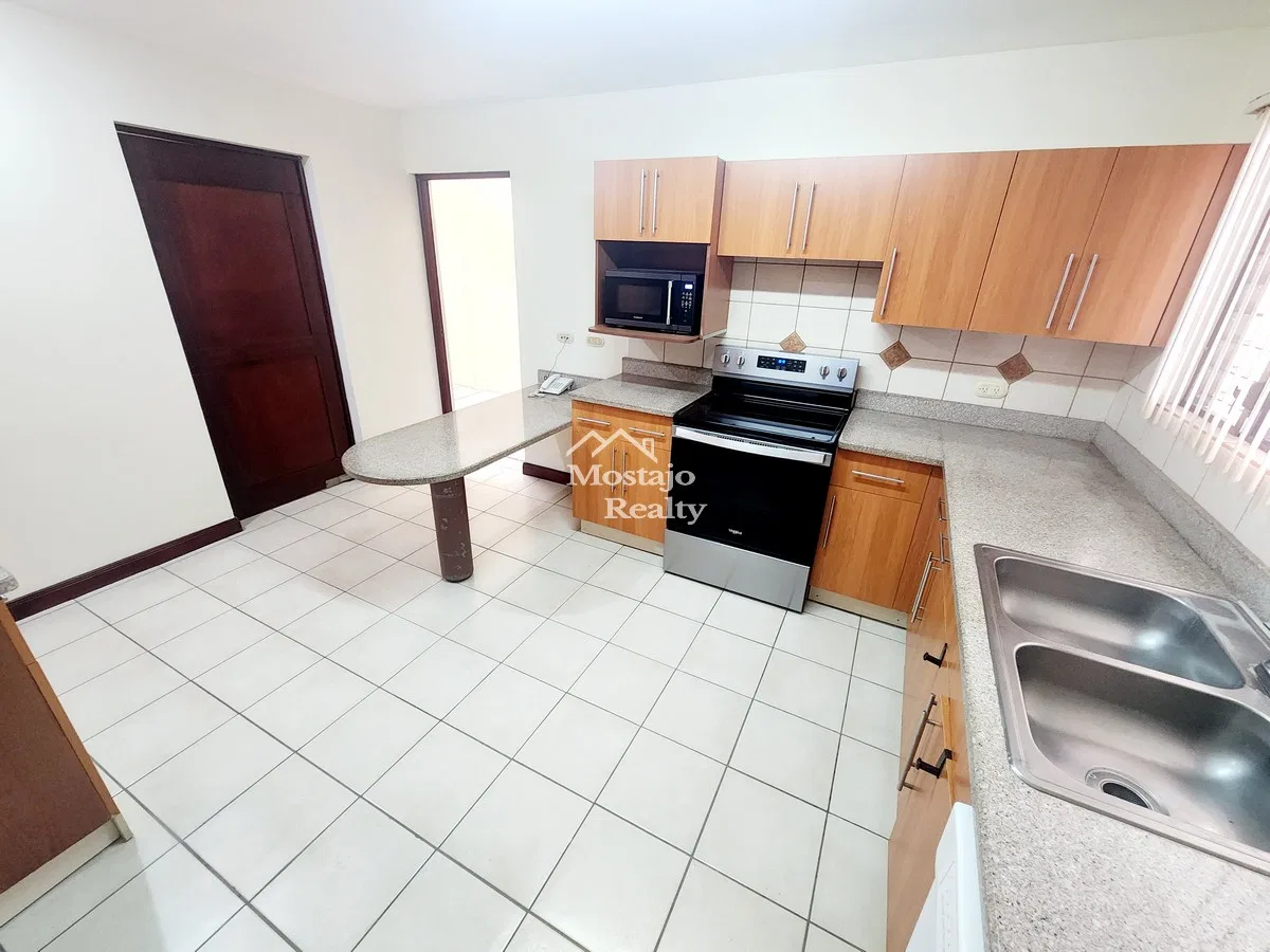 Alquiler de casa en Condominio, Trejos Montealegre Escazu