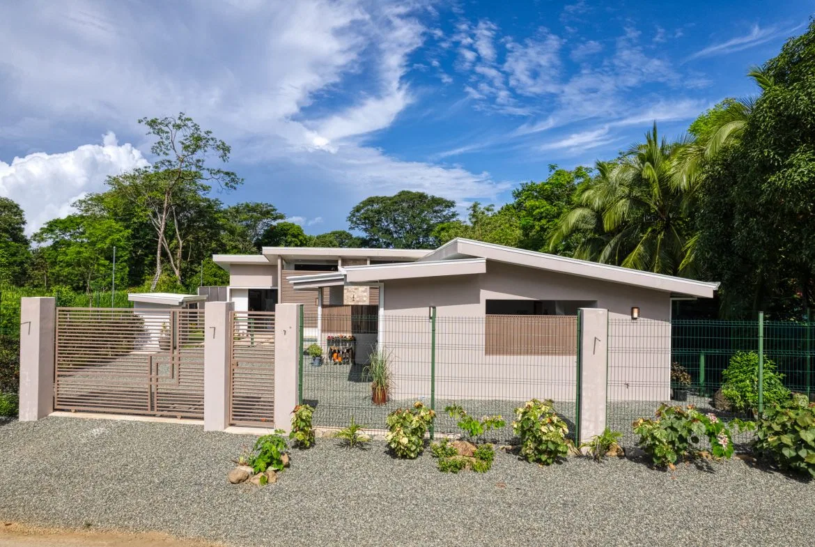 3 BEDROOM BEACH HOME IN THRIVING UVITA COMMUNITY – 0.14 ACRES, photo 2