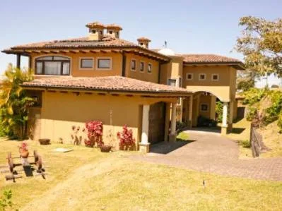 VENTA DE CASA EN CONDOMINIO HACIENDA EL GREGAL