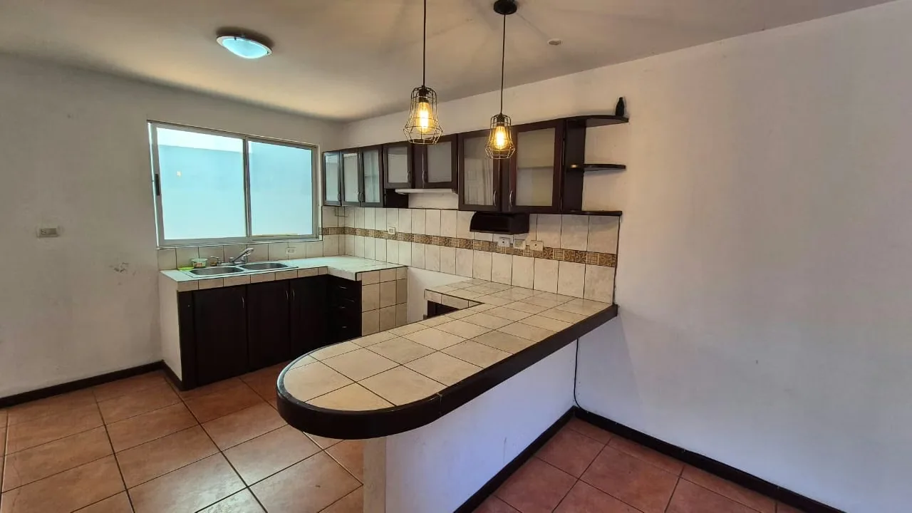 Lindo apartamento ubicado en Guachipelín Norte, en un residencial con seguridad 24/7. Se encuentra en un complejo privado de solo 4 unidades, en el primer piso., photo 3