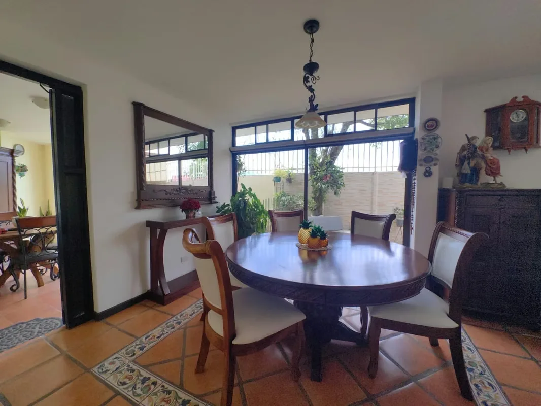 Esta espaciosa y elegante casa independiente, ubicada en San Rafael de Escazú, en el deseado sector de Guachipelín, ofrece un estilo de vida de confort y exclusividad. Con una ..., photo 11