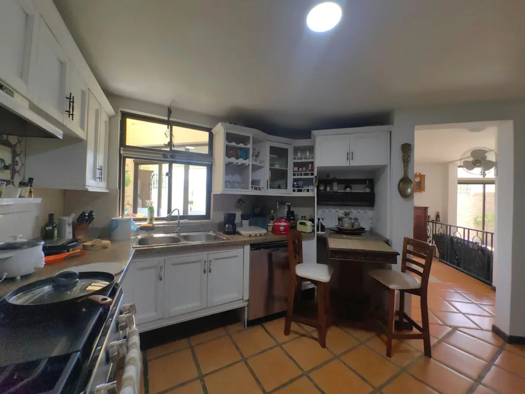 Esta espaciosa y elegante casa independiente, ubicada en San Rafael de Escazú, en el deseado sector de Guachipelín, ofrece un estilo de vida de confort y exclusividad. Con una ..., photo 13