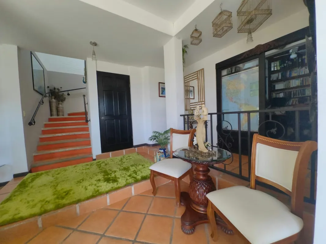 Esta espaciosa y elegante casa independiente, ubicada en San Rafael de Escazú, en el deseado sector de Guachipelín, ofrece un estilo de vida de confort y exclusividad. Con una ..., photo 3