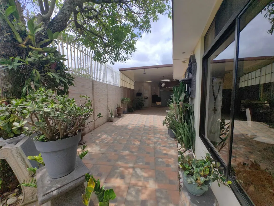 Esta espaciosa y elegante casa independiente, ubicada en San Rafael de Escazú, en el deseado sector de Guachipelín, ofrece un estilo de vida de confort y exclusividad. Con una ..., photo 4
