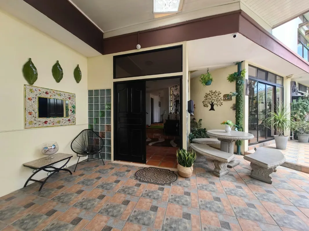 Esta espaciosa y elegante casa independiente, ubicada en San Rafael de Escazú, en el deseado sector de Guachipelín, ofrece un estilo de vida de confort y exclusividad. Con una ..., photo 7