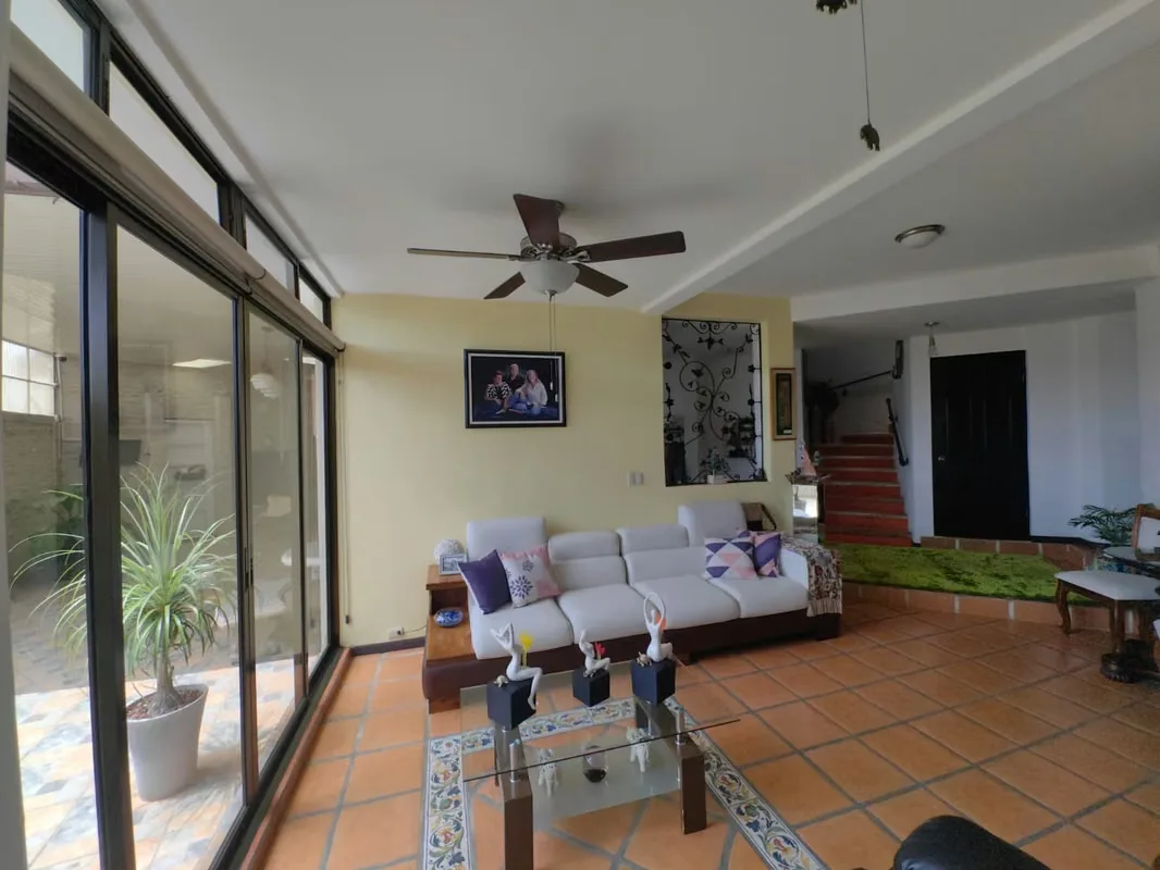 Esta espaciosa y elegante casa independiente, ubicada en San Rafael de Escazú, en el deseado sector de Guachipelín, ofrece un estilo de vida de confort y exclusividad. Con una ..., photo 10