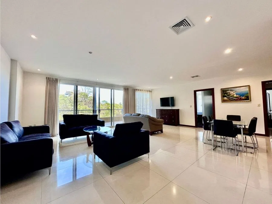 Amplio apartamento amueblado con terraza en Bello Horizonte