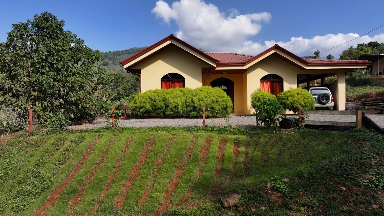 3 BEDROOM HOME IN A COOL CLIMATE WITH RIVER FRONTAGE – 1 ACRE