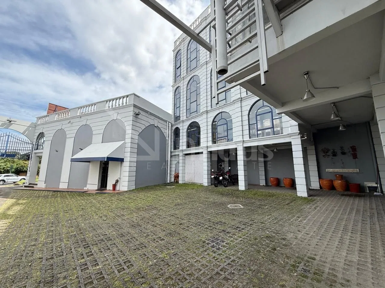Venta de Edificio con uso mixto en Escazú