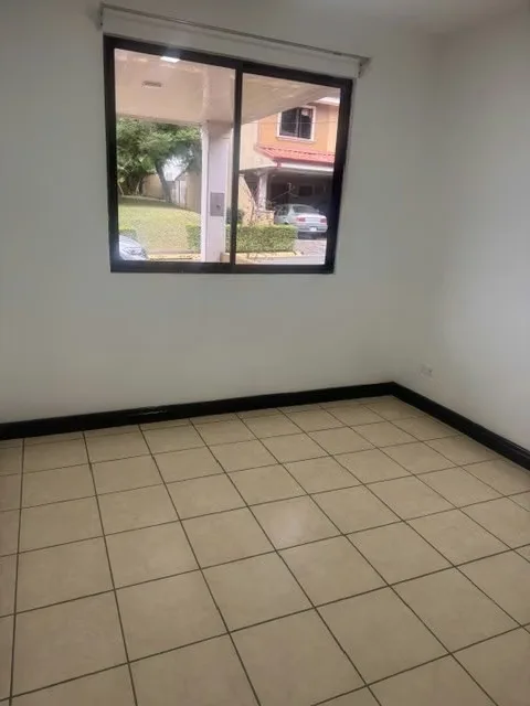 Cuenta con excelente ubicación en la zona de San Antonio de Desamparados, cerca de Escuelas, Colegios, Farmacias, Supermercados. Con varias salidas hacia ..., photo 3
