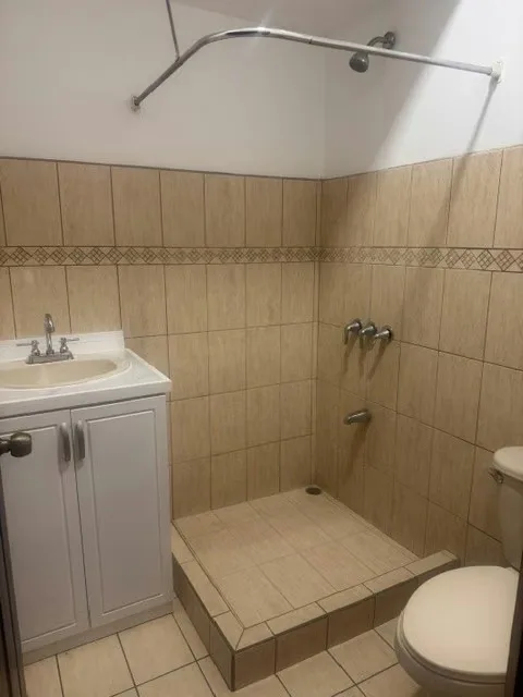 Cuenta con excelente ubicación en la zona de San Antonio de Desamparados, cerca de Escuelas, Colegios, Farmacias, Supermercados. Con varias salidas hacia ..., photo 4